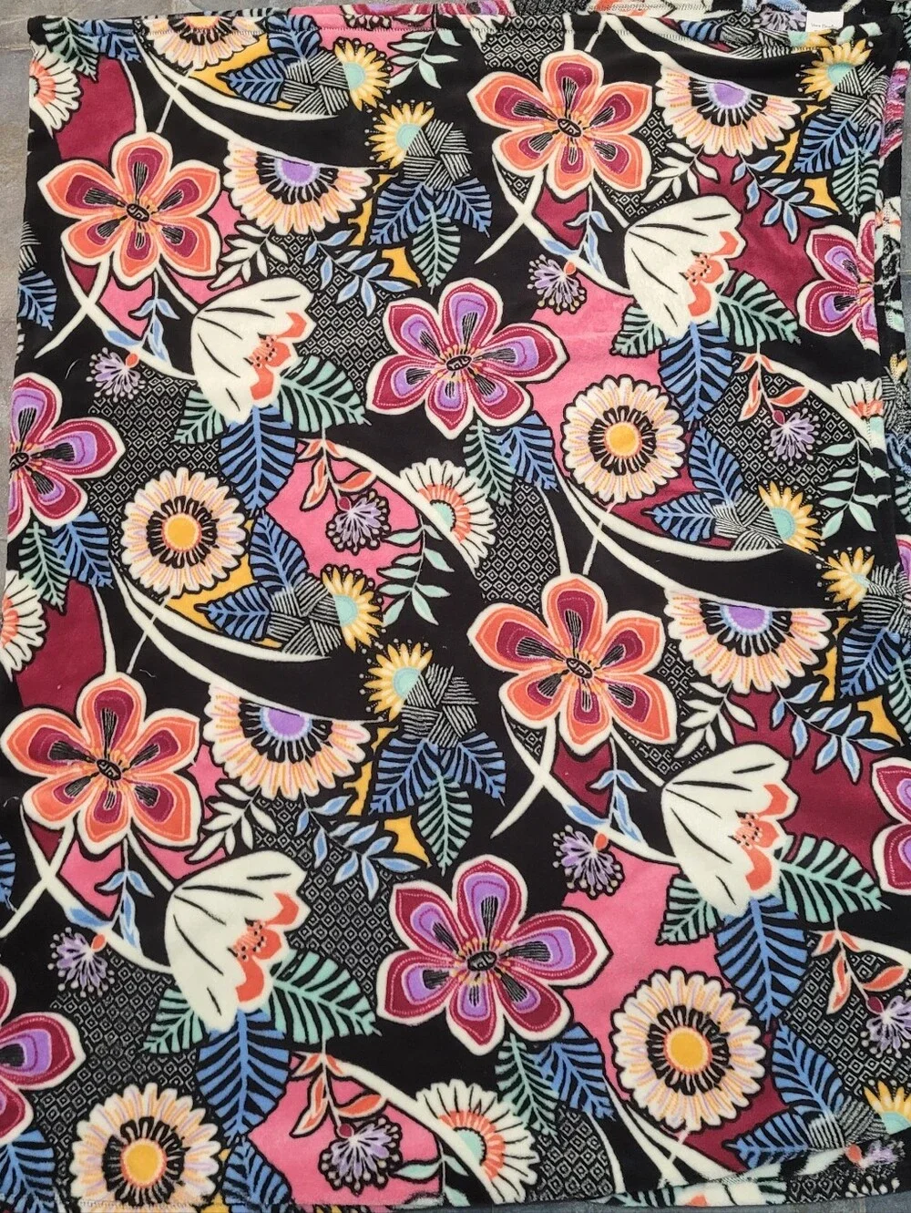 Vera Bradley plush floral throw blanket black multicolor cozy soft fleece